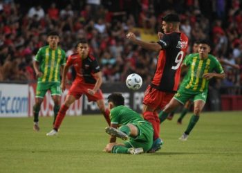 Colón no quedó como único líder pero sigue puntero