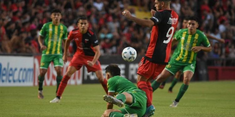 Colón no quedó como único líder pero sigue puntero