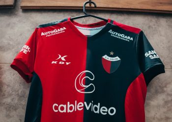 Se agotó la primera tanda de las nuevas camisetas de Colón