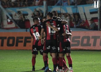 Defensores de Belgrano ganó y sacó ventaja de Colón que juega hoy