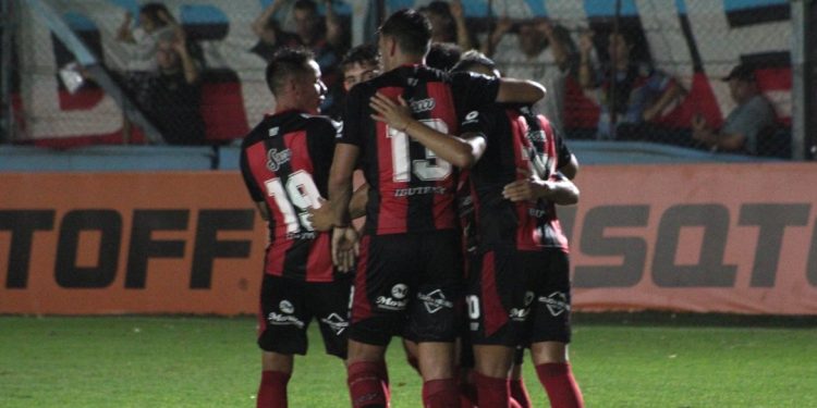Defensores de Belgrano ganó y sacó ventaja de Colón que juega hoy
