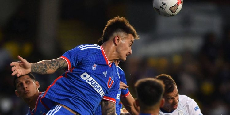 Con solo un puñado de partidos, Calderón fue ovacionado en Chile