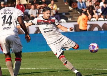 El Real Madrid se lleva un central del Alavés, que volvería a buscar a Garcés