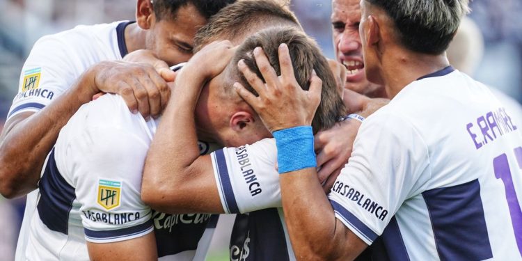 Gimnasia venció a Barracas Central y Madelón toma aire