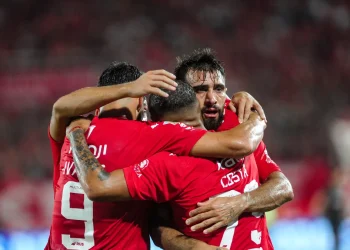 Independiente venció a Argentinos y recuperó el liderazgo de la Zona A