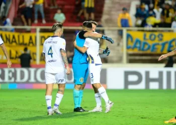 Central sufrió en los 90 minutos ante Douglas, pero las manos de Fatura lo clasificaron a 16vos de la Copa Argentina