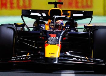 Verstappen ganó el GP de Arabia Saudita y es líder absoluto de la Fórmula 1