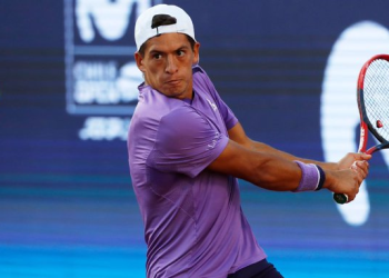 Sebastián Báez sacó para partido en Montecarlo, no lo aprovechó y quedó eliminado en la primera ronda