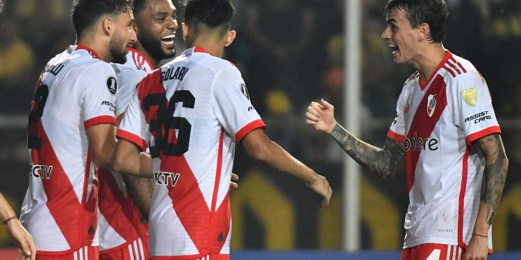 River no jugó bien, pero debutó con victoria en Venezuela: 2-0 a Táchira