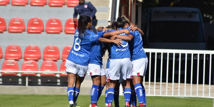 Las chicas de Unión debutaron de local con victoria ante Estudiantes