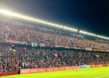 Colón comenzó a vender entradas para el encuentro ante Nueva Chicago