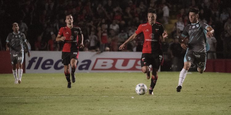 «Colón es el mejor equipo de la categoría, por escándalo»