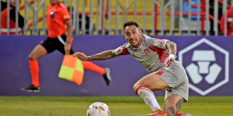 Estudiantes lo ganaba por un ex Colón, pero Huachipato se lo empató sobre el cierre