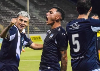 Curcio definió con clase para darle el triunfo a su equipo en el clásico norteño