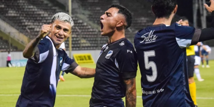 Curcio definió con clase para darle el triunfo a su equipo en el clásico norteño