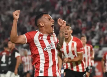 Estudiantes se enfrenta con The Strongest en La Plata