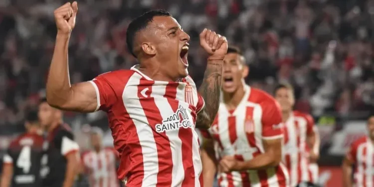 Estudiantes se enfrenta con The Strongest en La Plata