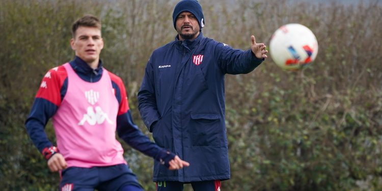 Tigre le ofreció el puesto de DT a Gustavo Munúa