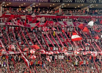 Estudiantes emitió un comunicado tras los gestos racistas a los hinchas de Gremio