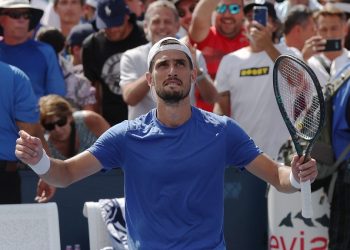 Pedro Cachín volvió al triunfo en el Masters 1000 de Madrid y avanzó a la segunda ronda