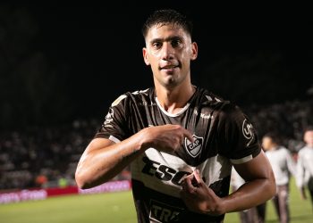 Hinchas de Platense iniciaron una campaña para que el club compre a un jugador propiedad de Colón