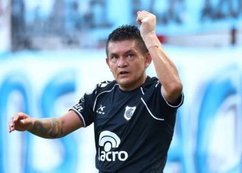 El Pulga acapara la atención: golazo, expulsión, comparación y retorno a Colón?