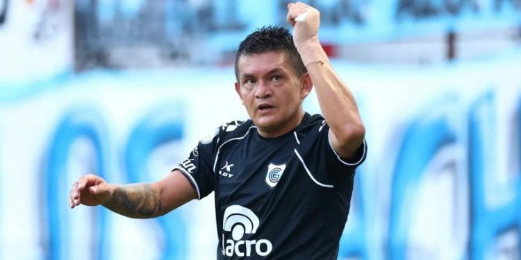 El Pulga acapara la atención: golazo, expulsión, comparación y retorno a Colón?