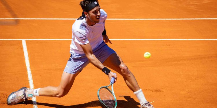 Etcheverry y Diaz Acosta avanzaron a los octavos de final del ATP 500 de Barcelona