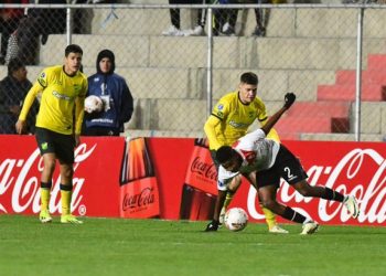Defensa no hizo pie en la altura, fue goleado y complicó sus chances en la Sudamericana