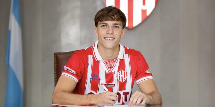 Francisco Pumpido firmó su primer contrato con Unión
