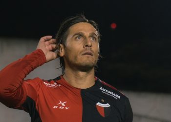 «¡Vamos no nos quedemos!», la arenga de Colón tras la derrota ante Defensores de Belgrano