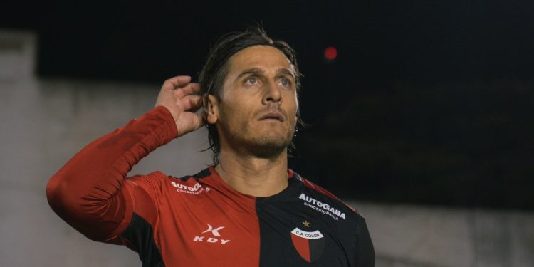 «¡Vamos no nos quedemos!», la arenga de Colón tras la derrota ante Defensores de Belgrano