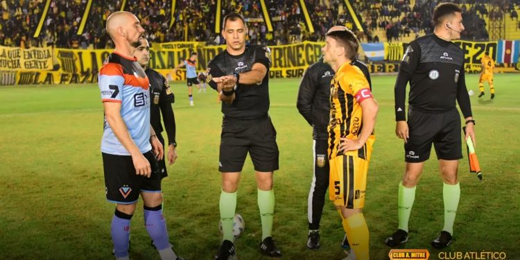 Mitre le ganó a Brown en el duelo de necesitados