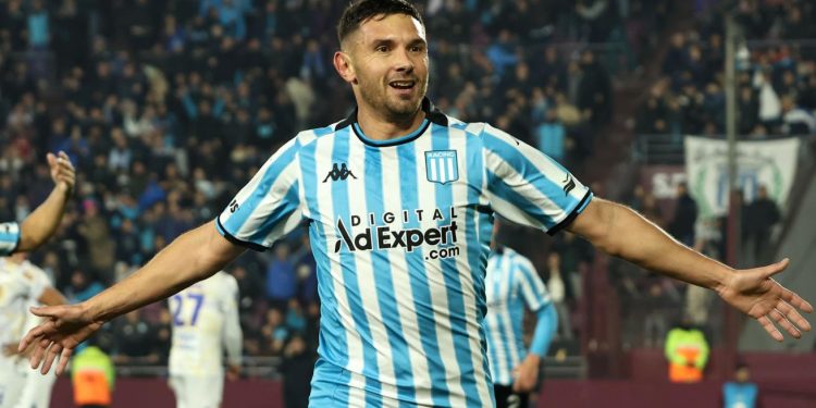 Racing hizo los deberes: goleó a Coquimbo y avanzó en la Sudamericana