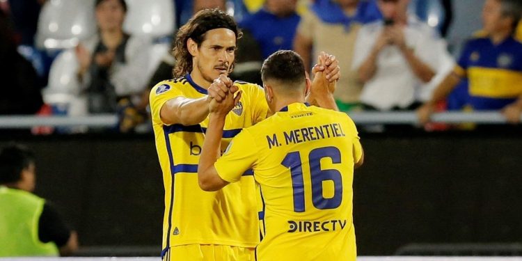 Con un golazo de Cavani de tiro libre, Boca obtuvo un triunfo agónico frente a Trinidense