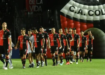 Colón vuelve a una cancha chica y Delfino piensa en un plan que ya le funcionó