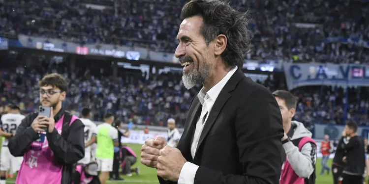 Eduardo Domínguez fue elegido como el mejor DT de la Copa de la Liga