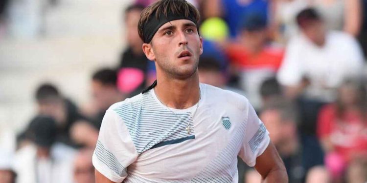 Tomás Etcheverry avanzó a los octavos de final del ATP 250 de Lyon