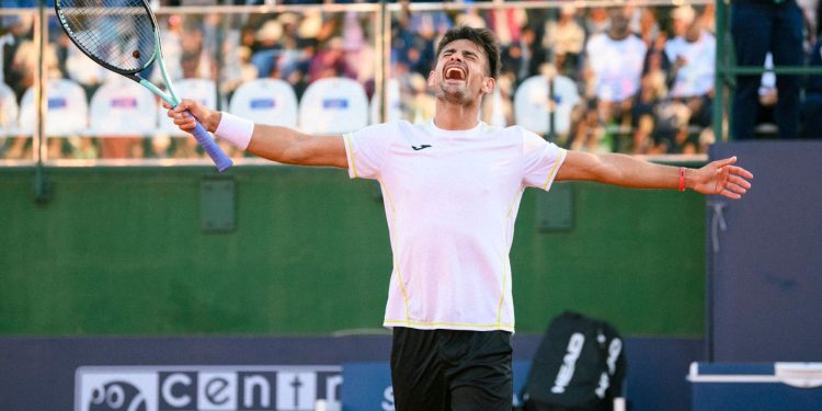 Mariano Navone superó con éxito su debut en Roland Garros