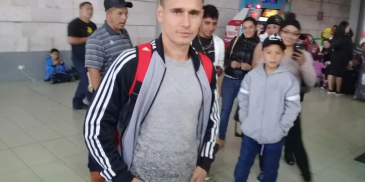 Un ex Colón que juega en San Telmo, avisó: «La cancha tiene mucha arena y no está bien»