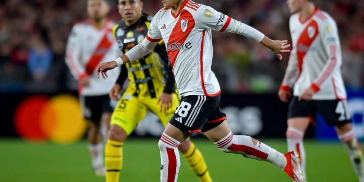 River venció a Táchira con dos goles de Borja y clasificó primero