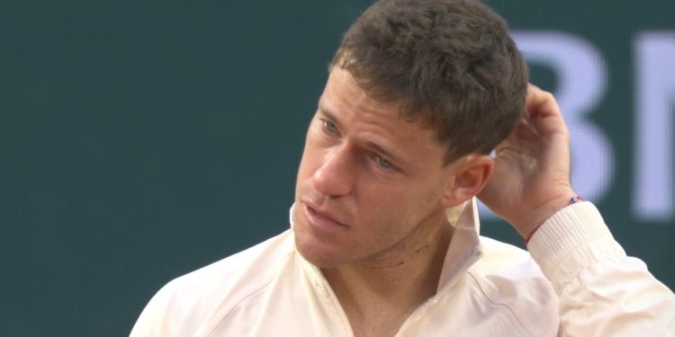 Muy emocionado, Diego Schwartzman se despidió de Roland Garros