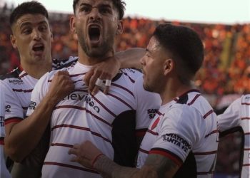 Colón trabajó más de la cuenta para vencer a For Ever con gol de Toledo
