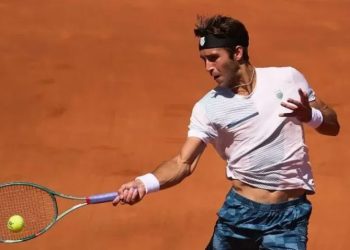 Tomás Etcheverry avanzó a los cuartos de final del ATP 250 de Lyon