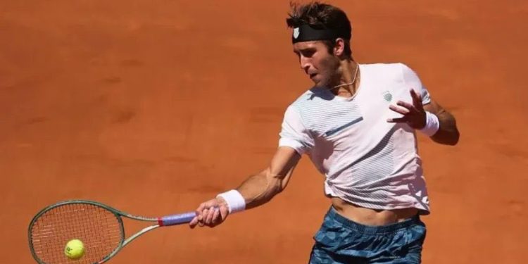 Tomás Etcheverry avanzó a los cuartos de final del ATP 250 de Lyon