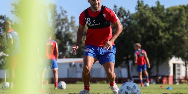 Unión trabaja con la cabeza puesta en el debut ante Banfield