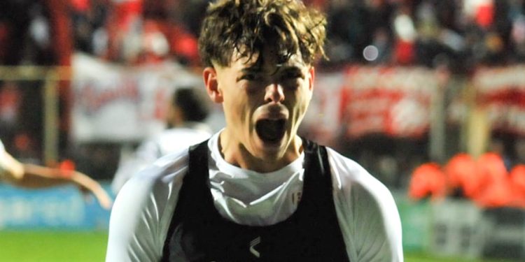 Unión cambió la cara en el complemento y celebró ante Banfield sobre el final