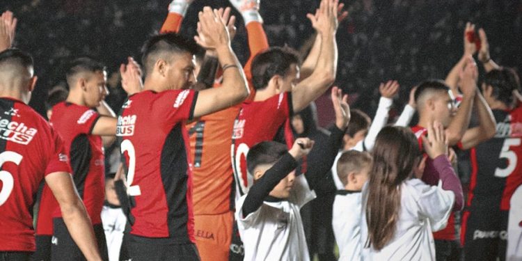 Colón sortea 11 lugares para ingresar con los jugadores al campo de juego