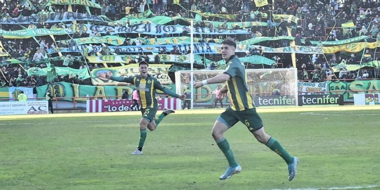 Aldosivi volvió a ganar y sigue prendido arriba en la zona de Colón