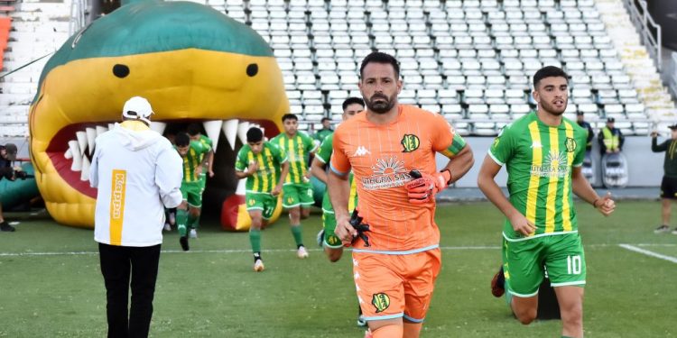 Agreden al plantel de Aldosivi en cancha de San Telmo y se suspendió el partido